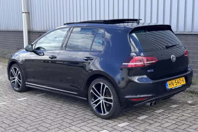 Volkswagen Golf (2015) thumbnail 4