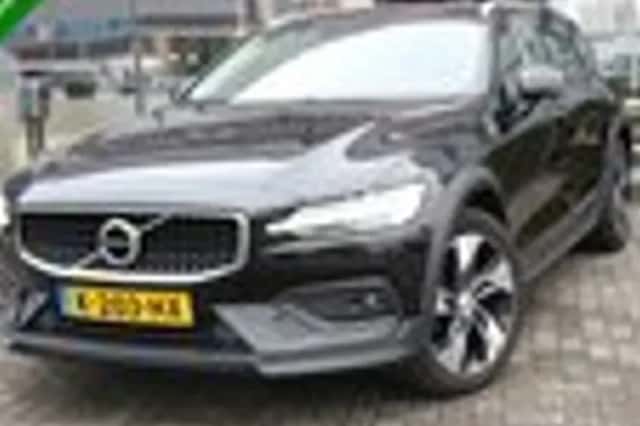 Volvo V60 (2021) thumbnail 1