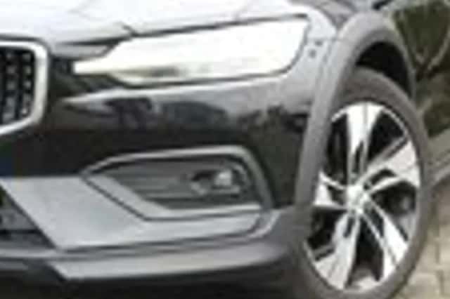 Volvo V60 (2021) thumbnail 3