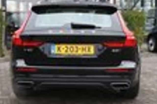 Volvo V60 (2021) thumbnail 4
