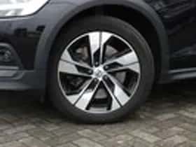 Volvo V60 (2021) thumbnail 9