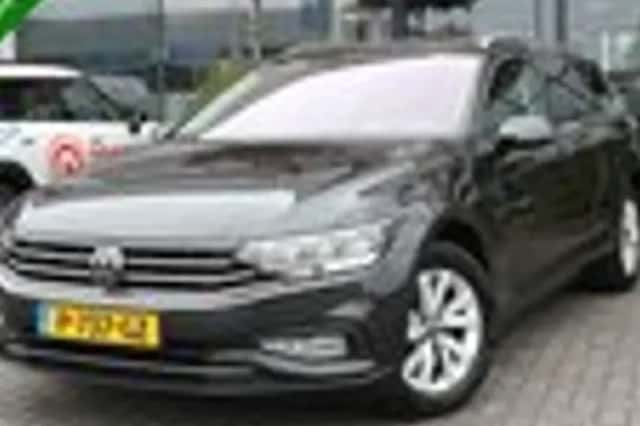 Volkswagen Passat (2022) thumbnail 1