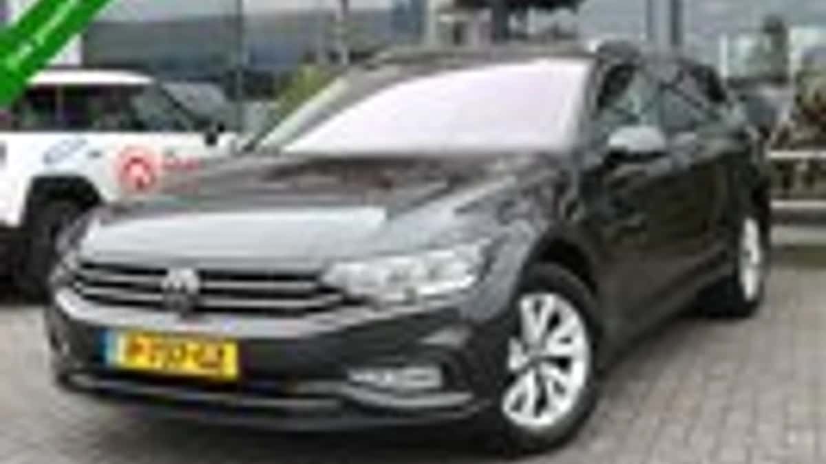 Volkswagen Passat (2022) — foto 1