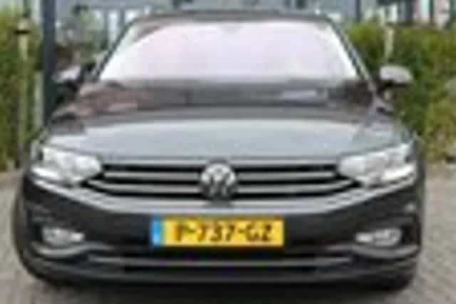 Volkswagen Passat (2022) thumbnail 2