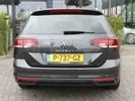 Volkswagen Passat (2022) thumbnail 4