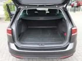 Volkswagen Passat (2022) thumbnail 6