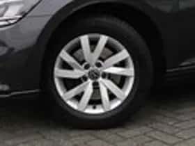 Volkswagen Passat (2022) thumbnail 10