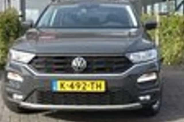 Volkswagen T-Roc (2021) thumbnail 2