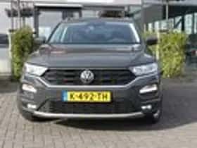 Volkswagen T-Roc (2021) thumbnail 2