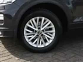 Volkswagen T-Roc (2021) thumbnail 9