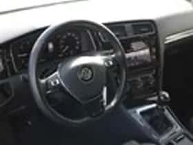 Volkswagen Golf (2017) thumbnail 12