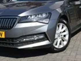 Škoda Superb (2022) thumbnail 3