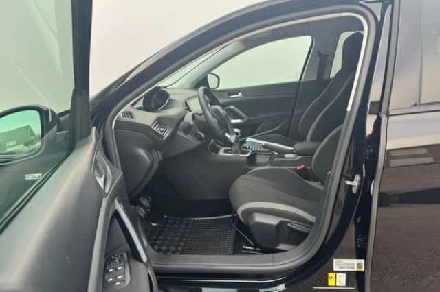Peugeot 308 (2016) thumbnail 5