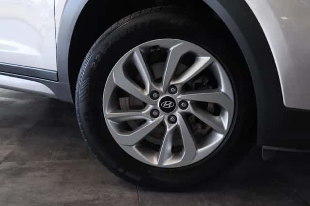 Hyundai Tucson (2015) thumbnail 4