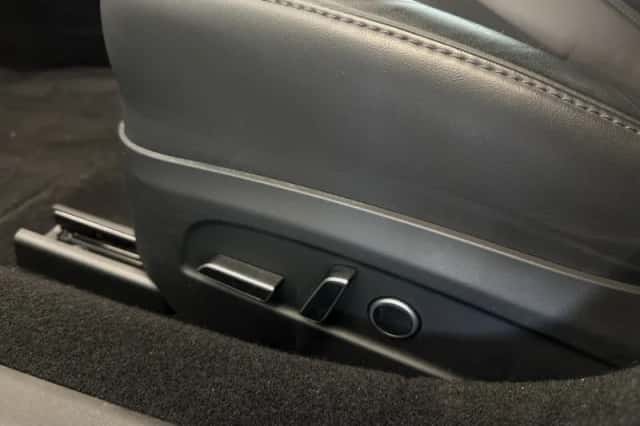 Tesla Model 3 (2023) thumbnail 12