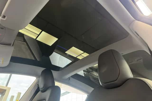 Tesla Model 3 (2023) thumbnail 14