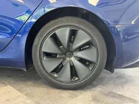 Tesla Model 3 (2023) thumbnail 3