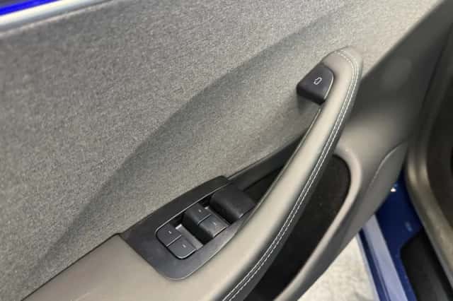 Tesla Model 3 (2023) thumbnail 10