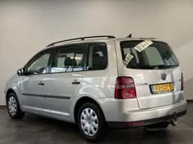 Volkswagen Touran (2010) thumbnail 2