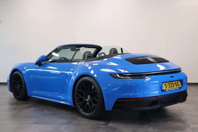 Porsche 911 (2023) thumbnail 4