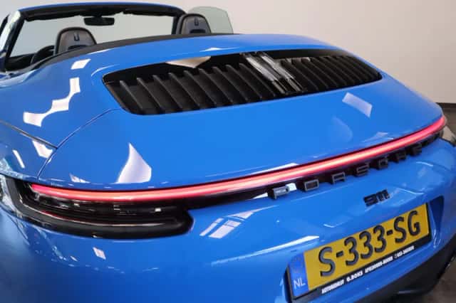 Porsche 911 (2023) thumbnail 5