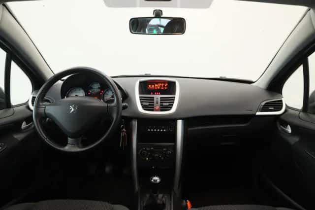 Peugeot 207 (2012) thumbnail 5