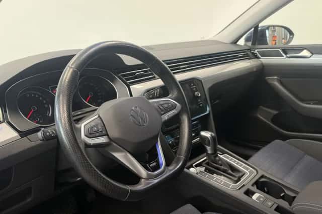 Volkswagen Passat (2021) thumbnail 5