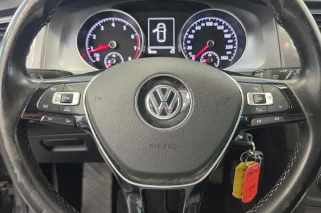 Volkswagen Golf (2015) thumbnail 11