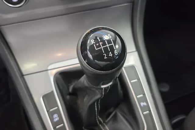 Volkswagen Golf (2015) thumbnail 16