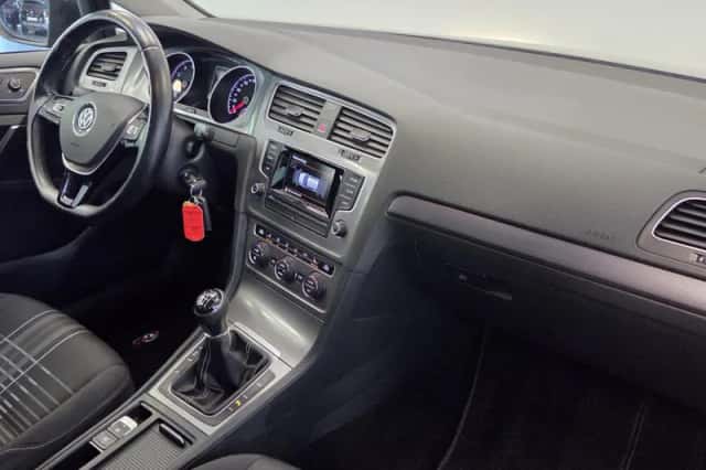 Volkswagen Golf (2015) thumbnail 17