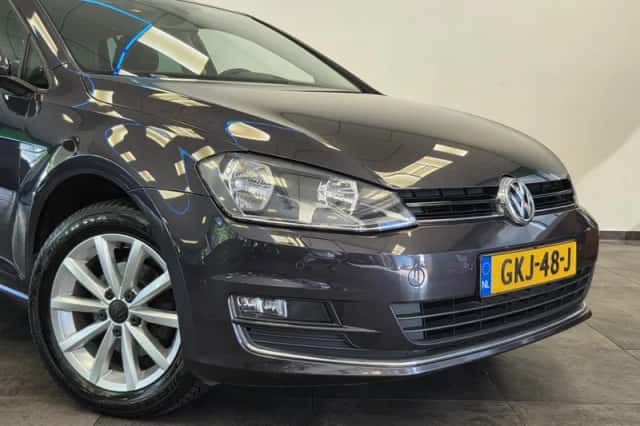 Volkswagen Golf (2015) thumbnail 3