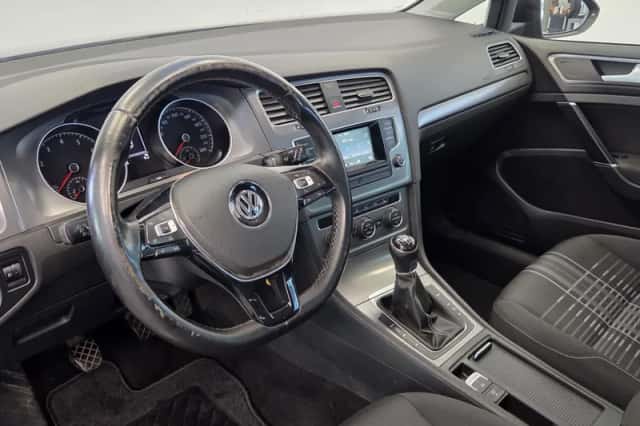 Volkswagen Golf (2015) thumbnail 10