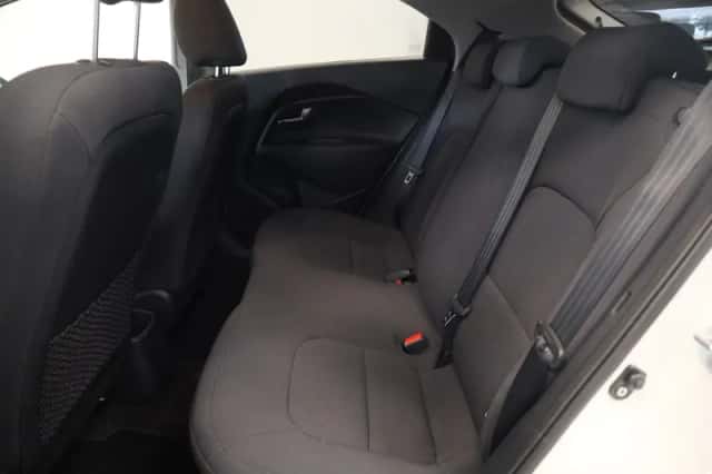 Kia Rio (2013) thumbnail 16