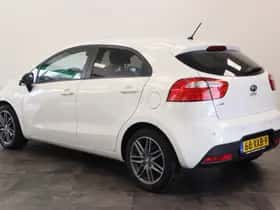 Kia Rio (2013) thumbnail 3
