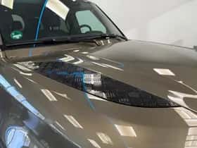 Land Rover Defender (2024) thumbnail 6
