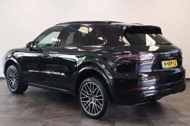 Porsche Cayenne (2021) thumbnail 3