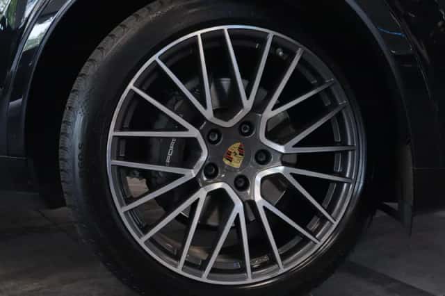 Porsche Cayenne (2021) thumbnail 4