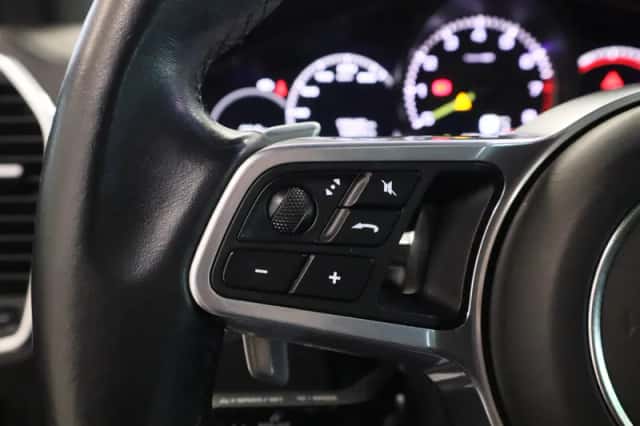 Porsche Cayenne (2021) thumbnail 9