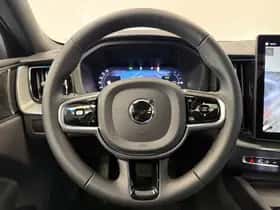 Volvo XC60 (2025) thumbnail 8