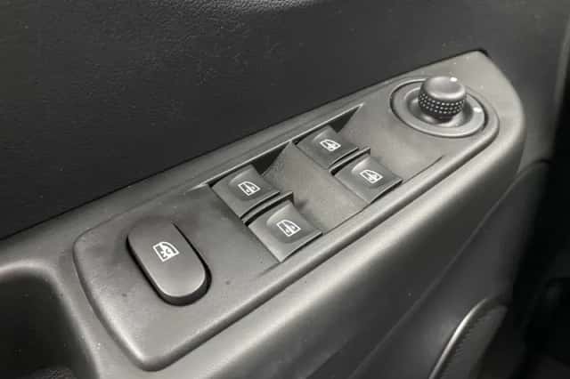 Renault Captur (2016) thumbnail 14