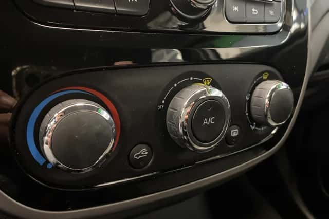 Renault Captur (2016) thumbnail 15