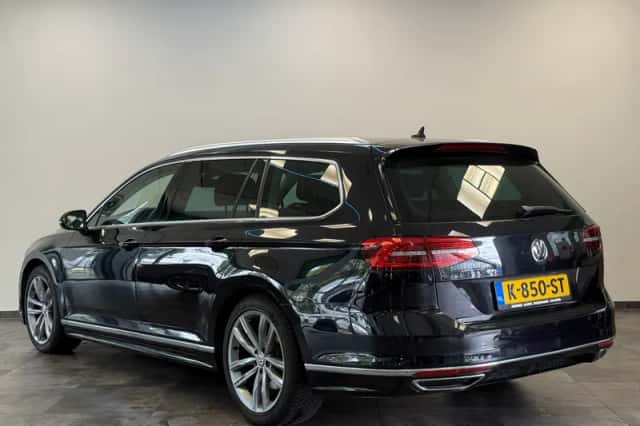 Volkswagen Passat (2016) thumbnail 3