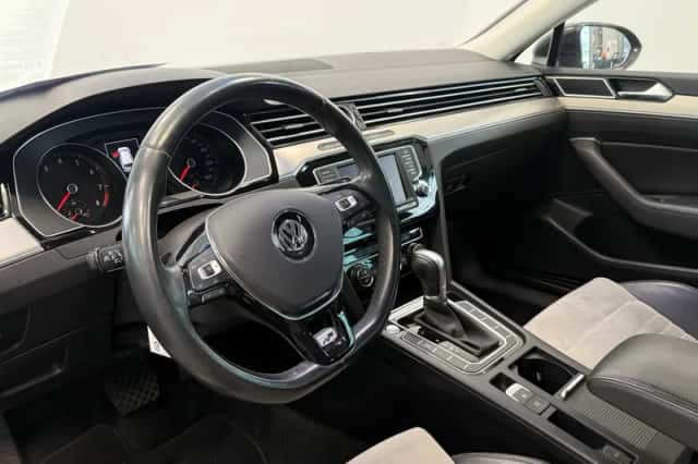 Volkswagen Passat (2016) thumbnail 5