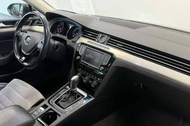 Volkswagen Passat (2016) thumbnail 6