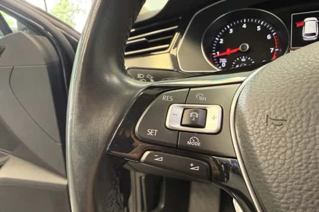 Volkswagen Passat (2016) thumbnail 9