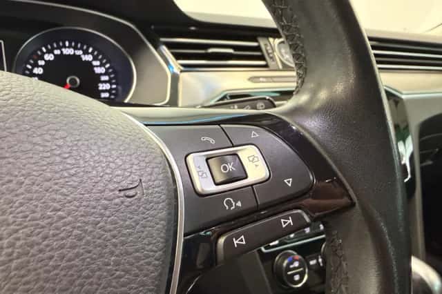 Volkswagen Passat (2016) thumbnail 10