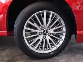 Mitsubishi Outlander thumbnail 4
