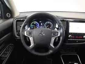 Mitsubishi Outlander thumbnail 7