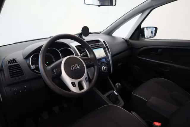 Kia Venga (2014) thumbnail 5