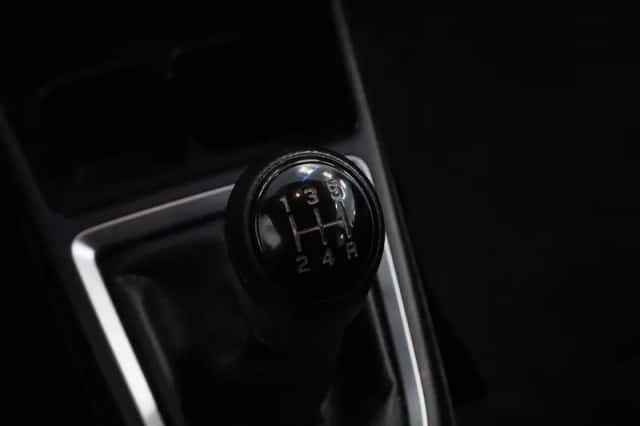 Suzuki Swift (2017) thumbnail 12